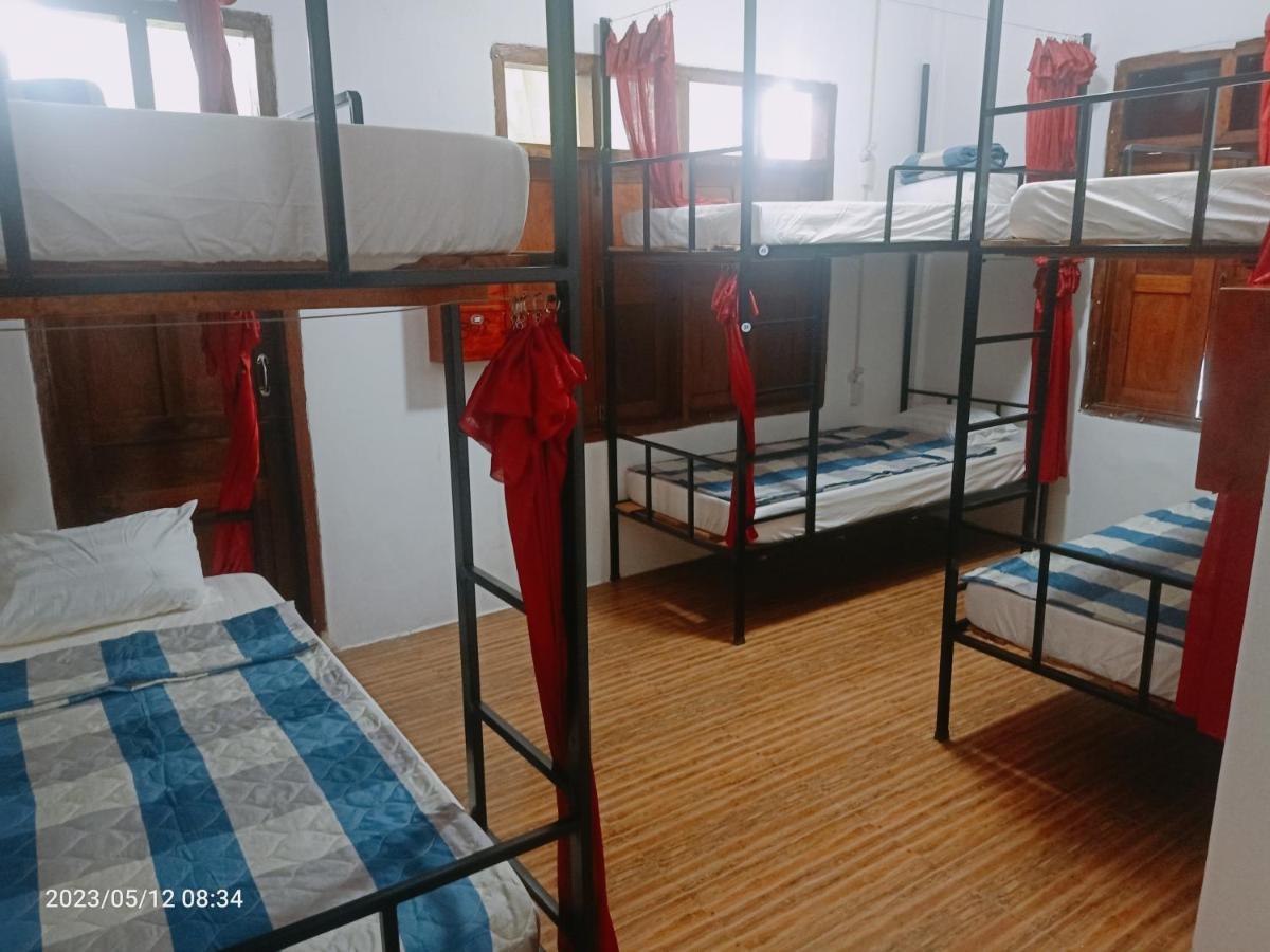 Aurora Backpackers Hostel Луанґпхабанґ Екстер'єр фото