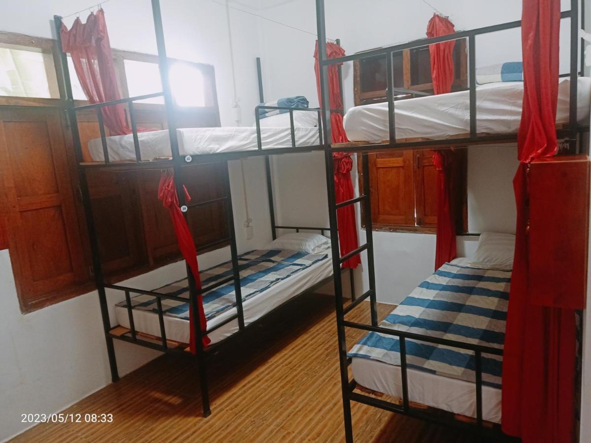 Aurora Backpackers Hostel Луанґпхабанґ Екстер'єр фото