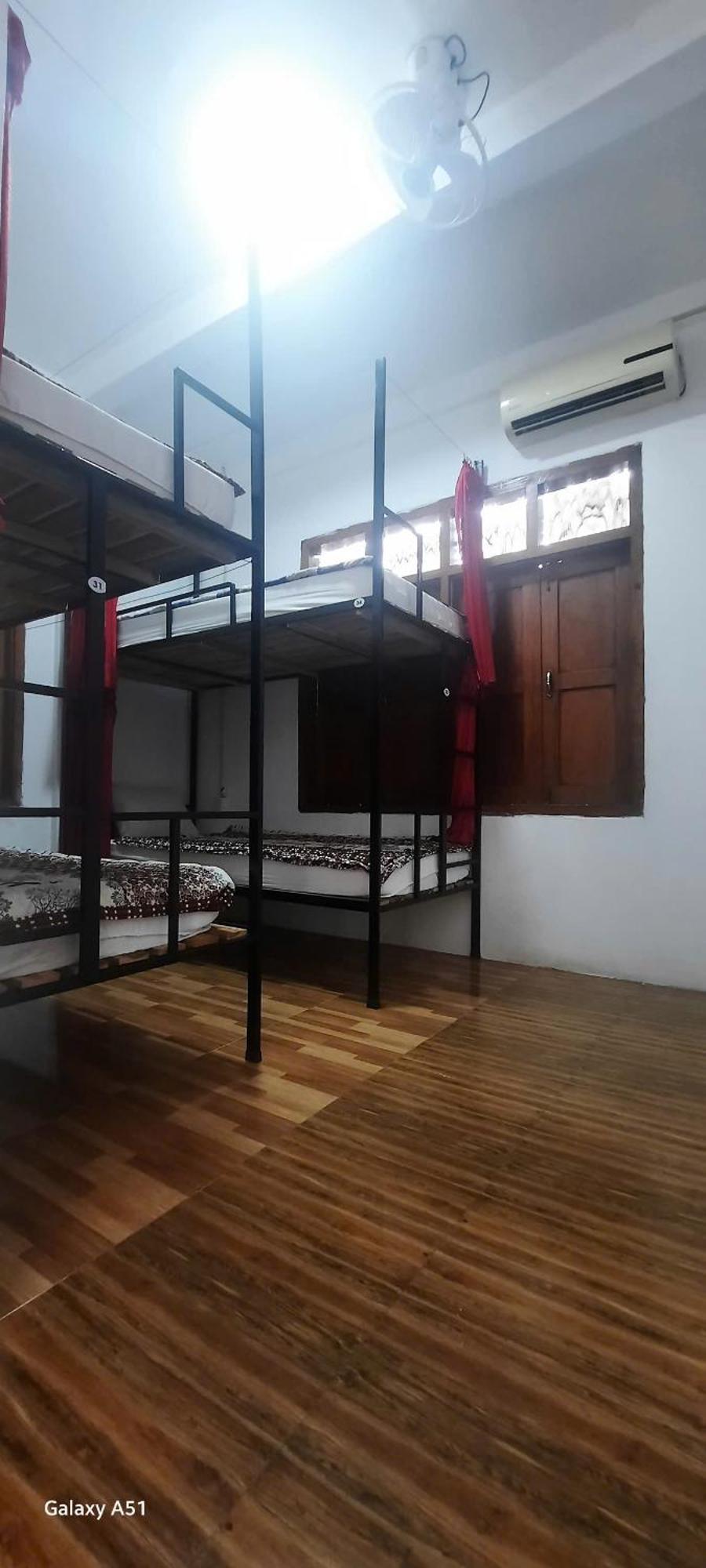 Aurora Backpackers Hostel Луанґпхабанґ Екстер'єр фото