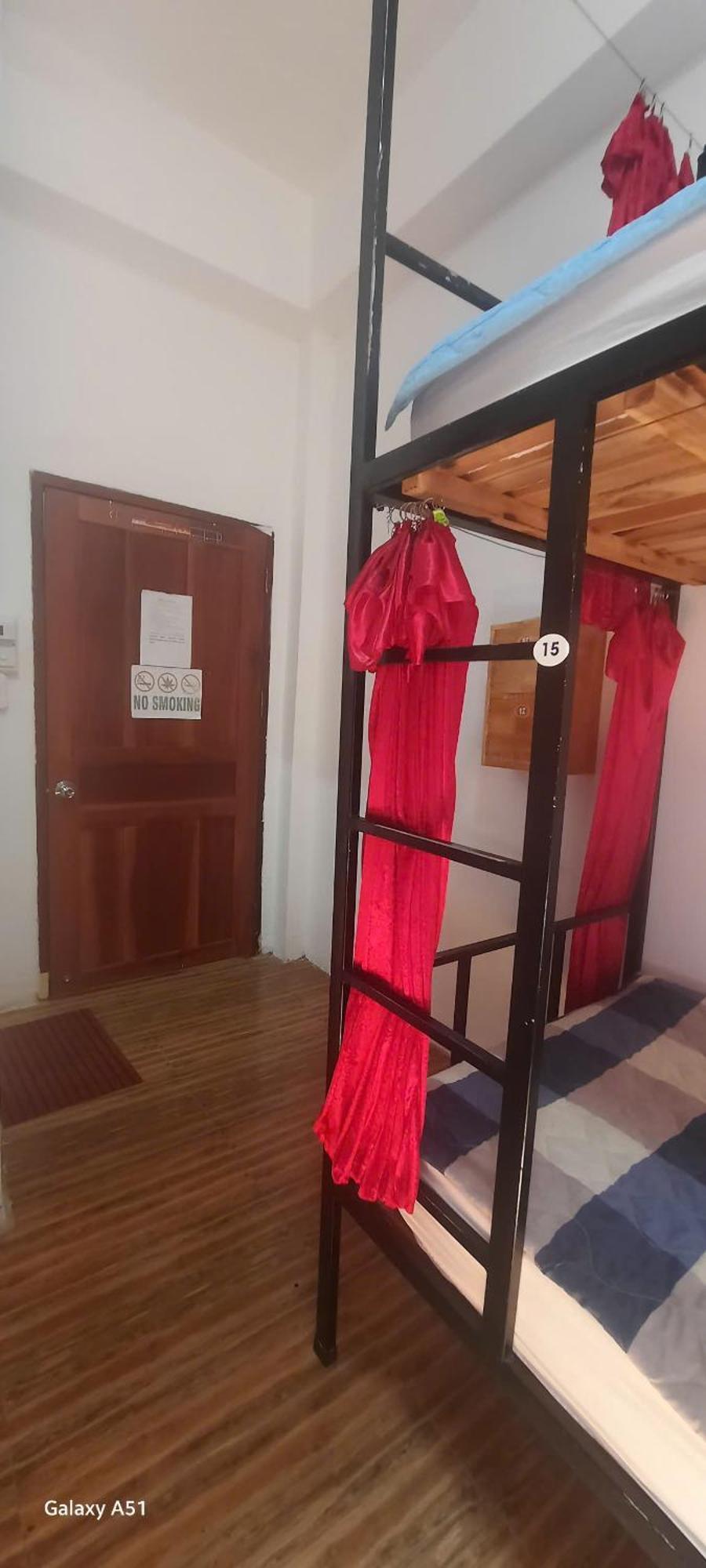 Aurora Backpackers Hostel Луанґпхабанґ Екстер'єр фото