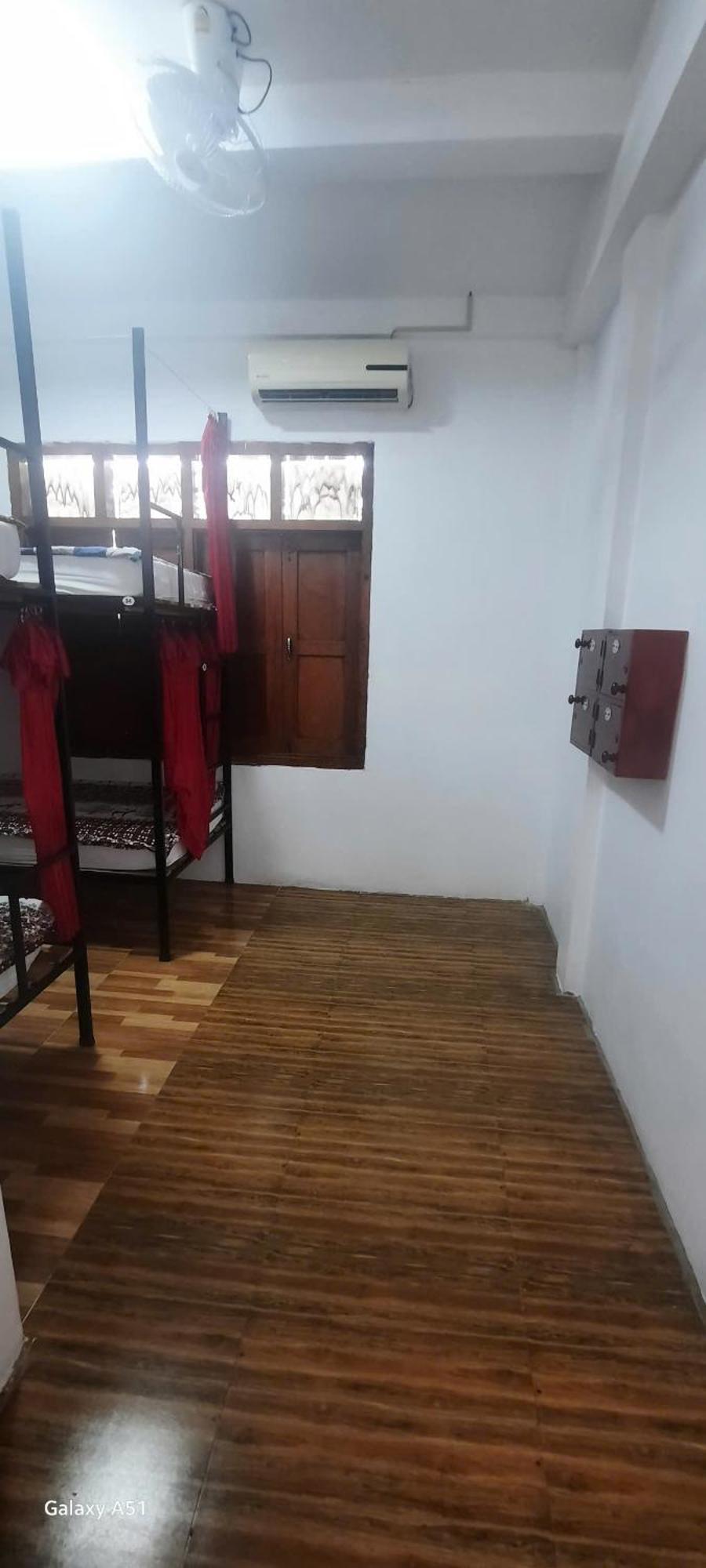 Aurora Backpackers Hostel Луанґпхабанґ Екстер'єр фото